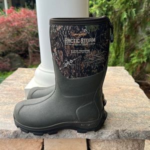 Youth boys boots. Worn 2x